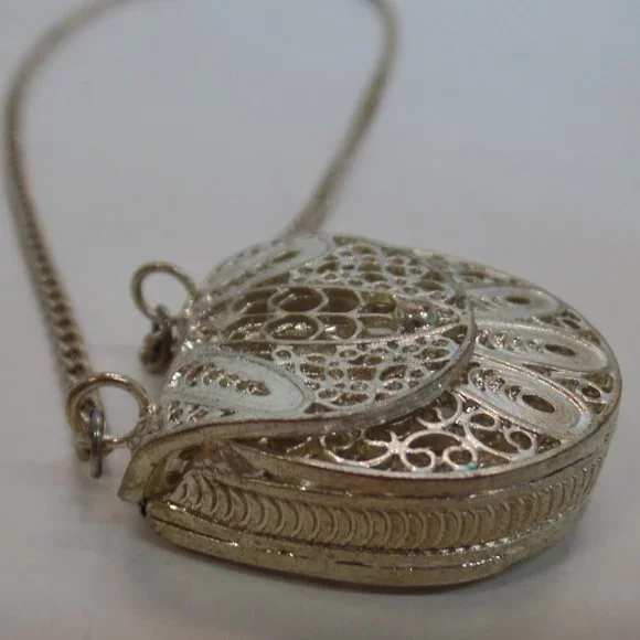 Unbranded Silvertone Purse Opens/Closes Very Ornate Design Adj to 18" Necklace - Picture 3 of 11